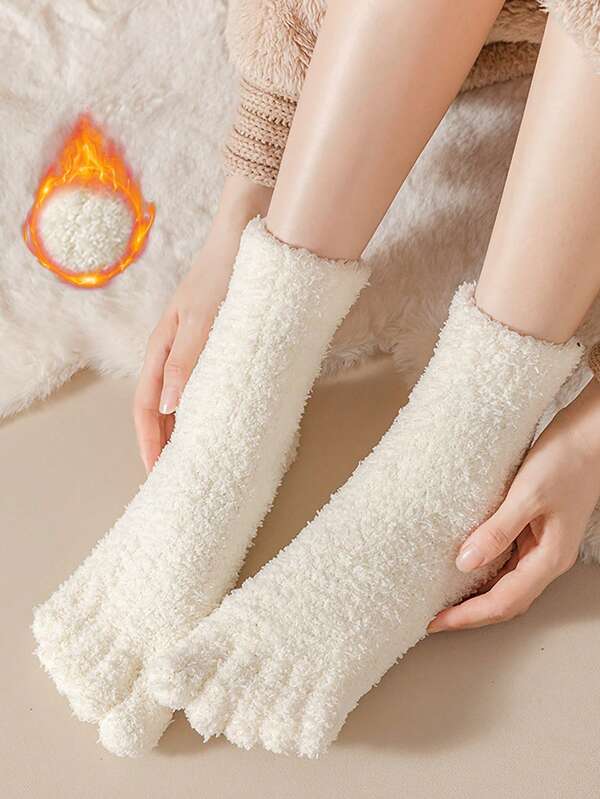 1 par de calcetines de mujer de terciopelo coral de unicolor con cinco dedos, calcetines de felpa esponjosos y cálidos para el invierno para usar en casa/calcetines de piso, ropa de hogar acogedora adecuada para otoño e invierno, color aleatorio