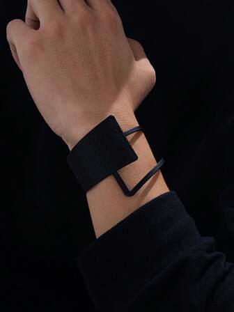1pc Fashionable Hollow Textured Geometric Men's Bracelet