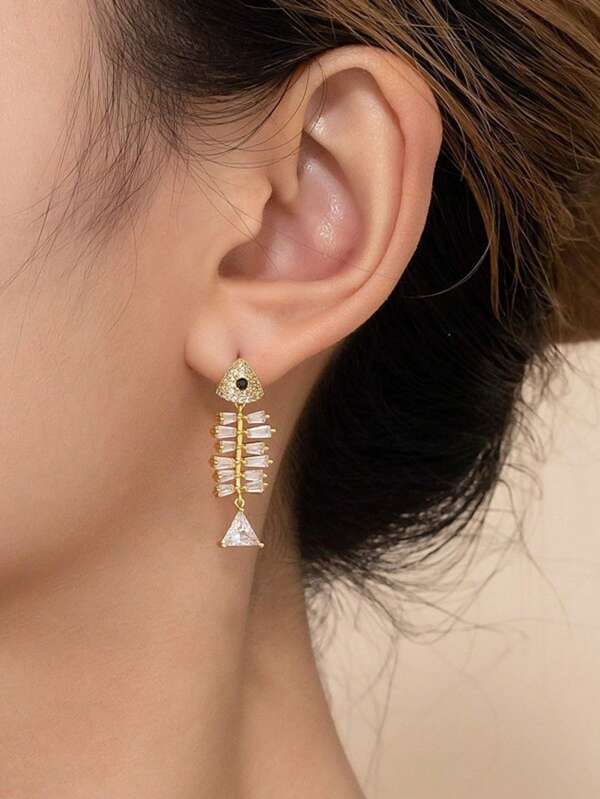 1 par de pendientes de espina de pescado versátiles y de moda, pendientes con diseño de animal único para uso diario de las mujeres
