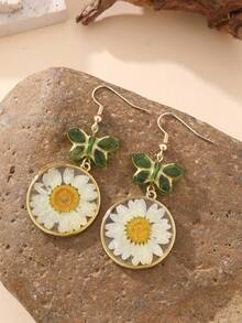 1 pereche cu pandantiv rotund din rășină naturală cu flori uscate și cercei vintage cu fluture din sticlă, cercei versatili de înaltă calitate cu flori albe, pentru purtare zilnică, vacanțe și cadouri. Mică diferență între florile uscate reale și imagini.