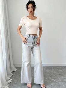 Blusa elegante de mujer de manga corta con cuello redondo y detalle de bordado en tejido elástico medio - Beis - Ver 5