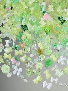 50g/Bolsa (500-600 piezas) Encantos de uñas de colores surtidos 3D en formas de corazón, flor, mariposa y lazo de resina con piedras de colores para manualidades de manicura y joyería