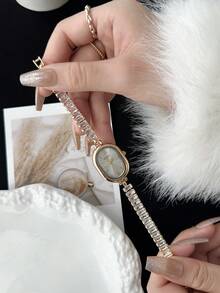 1PC Small Exquisite And Elegant Fashion Simple Number Women's Bracelet Watch, Ultra-Thin Square Minimalist Elegant Quartz Watches, Suitable For Daily Wear, Birthday Gift - White - View 2