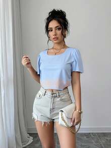 Blusa elegante de mujer de manga corta con cuello redondo y detalle de bordado en tejido elástico medio - Azul - Ver 7