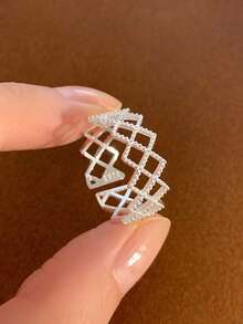 1 pieza Anillo abierto con diseño único de patrón de encaje delicado, anillo de dedo de lujo versátil y apilable con adorno de encaje exquisito para mujeres