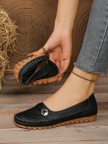 Giày lười nữ, thêu họa tiết mây, trang trí khóa đính đá, giày casual đa năng, giày cao cấp phù hợp mọi mùa, thích hợp cho đi làm hàng ngày, mua sắm, du lịch và mặc ở nhà, lựa chọn quà tặng thanh lịch, thiết kế thời trang, nhẹ và không gây khó chịu, đế mềm chống trượt và bền, phần trên bằng da mềm ôm sát chân, lớp lót êm ái và thoải mái, mang lâu không mỏi chân, dễ dàng vệ sinh và bảo quản. - màu đen - Xem 3