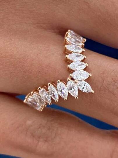 1pc 2026 New Zirconia Crystal Embellished Simple Metal Gold Ring, Suitable For Women's Daily, Party Wear, Ideal Gift For Autumn, Winter, Christmas, Halloween, New Year