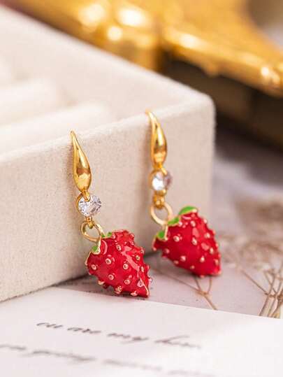 1 Par de Brincos Pendentes de Morango Estilo Luxo Leve, Adequado para Adolescentes Usarem em Festas Diárias e como Presente de Surpresa de Natal para Família e Colegas de Classe