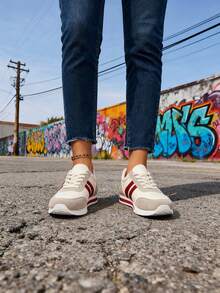 New Fall 2025 Women's Skate Shoes: Stylish And Versatile, These Shoes Feature A Two-Tone Stripe Design, A Subtle Wedge Heel, And Breathable Construction. They're The Perfect Casual Sneaker For Your Preppy Back-To-School Look, A Must-Have For Women's Fall Fashion, And Perfect For Halloween When Paired With A Dress. - Đỏ - Xem 2