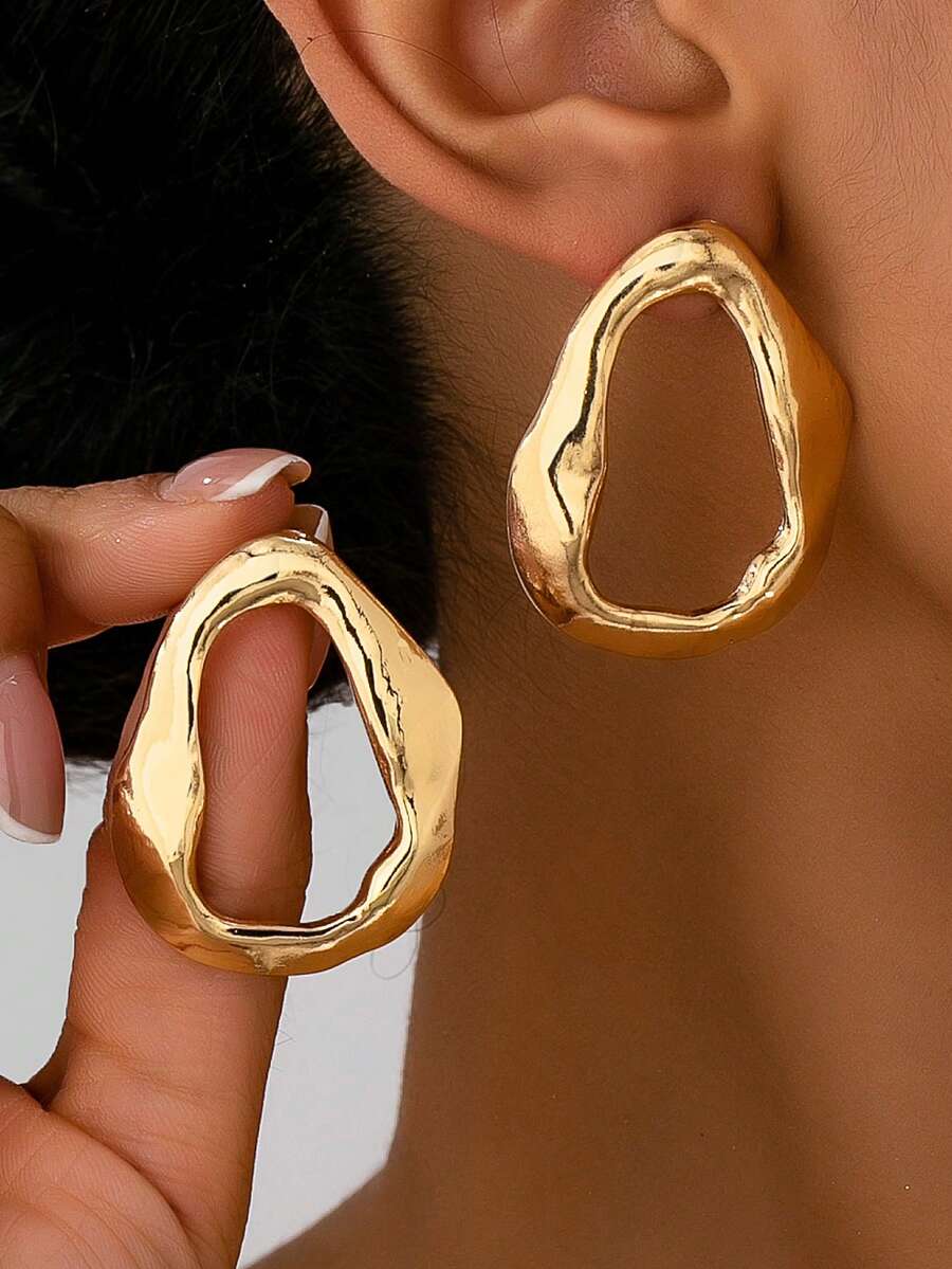 1 par de pendientes asimétricos de oro metálico