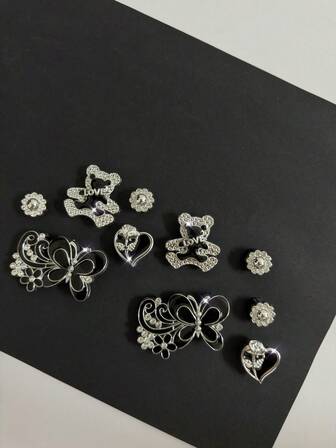 10 件时尚 DIY 鞋配件，银色闪光熊，黑色蝴蝶，银色心形玫瑰，可拆卸鞋花装饰，适合女士凉鞋、拖鞋、沙滩鞋、花园鞋，四季皆宜，非常适合节日礼物