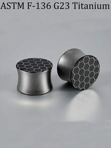 1 par de túneles y tapones para las orejas con patrón de panal, de aleación de titanio F-136, con forma redonda y ensanchada, expansión del calibre de la oreja, joyería de perforación resistente, pendientes de silla de montar, joyería unisex de estilo punk simple para uso diario
