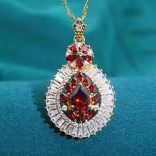 قلادة قلادة حجر أحمر بتصميم طاووس مرصعة بزركونيا مطلية بالذهب عيار 18 قيراط بطراز جذاب، هدية مثالية لعيد الحب أو عيد الميلاد أو حفلات الزفاف - إكسسوار أنيق وفاخر للنساء