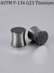 1 par de túneles y tapones para las orejas con patrón de panal, de aleación de titanio F-136, con forma redonda y ensanchada, expansión del calibre de la oreja, joyería de perforación resistente, pendientes de silla de montar, joyería unisex de estilo punk simple para uso diario
