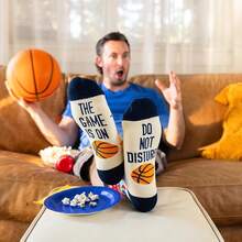 Calcetines Divertidos Lavley Para Hombres - Regalos Novedosos Para Fanáticos del Deporte, Golf, Pickleball, Levantamiento de Pesas, Carreras y Más - No molestar, el baloncesto está en calcetines - Ver 4