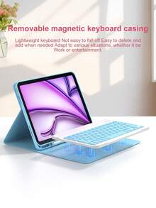这款键盘保护套兼容 iPad (A16) 第 11 代、第 10 代、第 7/8/9 代,iPad Air 第 4/5 代/(M2) 2024/(M3) 2025,以及 iPad Pro 11 英寸(2018/2020/2021/2022)。它采用 PU 皮革材质,配备可拆卸无线键盘、150mAh 电池和内置 Apple Pencil 收纳槽。颜色为浅蓝色。 - 淺藍色 - 查看 9