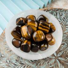 Tiger's Eye Tumbled Stone Tiger Eye Polished Stone Natural Crystal Pocket Stone Gravel Gemstone Pebbles For Vase Filler, Fish Tank Aquarium Gravel, Jewelry Making, Home Office Decoration, Wire Wrapping, Aroma Stone - 0.1lb/0.2lb/0.3lb