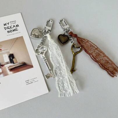 1pc Heart-Shaped Bag Decoration Retro Keychain Women's Pendant, Keychain, Lace Heart Pendant Bag Hanging Retro Y2k Wasteland Style Bag Accessories Autumn And Winter Brown Series, Heart-Shaped Buckle Design - Women's Handbags, Backpacks, Wallet Decorations - Fashionable Key Storage, Cute Heart-Shaped Metal Keychain With Bow Hanging And Love Pendant Chain - Sweet Bag Accessory Gift, Give It To Her Best Friend Or Girlfriend's Birthday