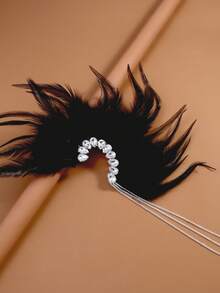 1 Stück modischer schwarzer Feder-Ohrhänger mit Kristall-Quaste für Frauen, geeignet für Make-up, Tanzparty, einzigartiges Accessoire