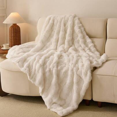1pc White Double-Sided Cozy Rabbit Fur Plush Blanket Plush Blanket, Soft Warm Faux Fur Luxury Style Throw For Multi-Purpose Use In Living Room, Bedroom And Sofa Queen Twin King Size Luxury Fluffy Long Plush Blanket Bedding Throw Soft And Comfortable Couches Blankets For Home, Domitory Bedding Back School Bedding