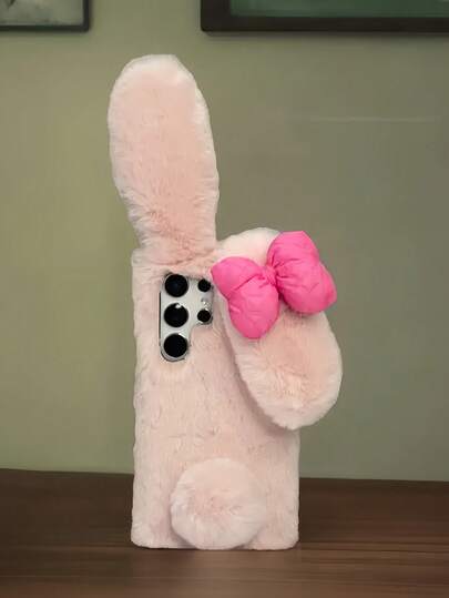 غطاء هاتف من الأرنب الناعم الوردي مع فيونكة، متوافق مع سامسونج S25/S25 بلس/S25 أولترا/S24/S24 بلس/S24 أولترا/S23/S23 بلس/S23 أولترا/S22/S22 بلس/S22 أولترا، وأيفون 17 برو ماكس/17 برو/هواوي P30/P30 برو، هونر X9b/X9C/X9A، ريدمي 14C 4G، إنفينيكس هوت 50i 4G، ريلمي C71، وان بلس Ace 2V، غطاء واقي من الفرو للزوجين، مناسب للخريف والشتاء