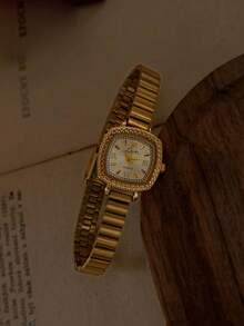 GUANQIN 1 szt. Nowy, zabytkowy, rzeźbiony kwiatowy wzór, damski zegarek w kolorze złotym z kwadratową tarczą, modny, minimalistyczny, elegancki, luksusowy, mały, wodoodporny pasek ze stali nierdzewnej, klasyczny zegarek kwarcowy, odpowiedni do noszenia na co dzień, na oficjalne okazje i jako dodatek