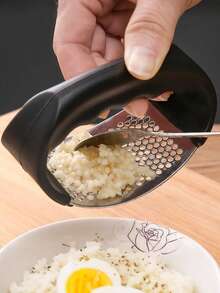 三合一不锈钢手动压蒜器，多功能厨房压蒜器，蒜蓉挤压器，压蒜器，厨房配件，功能：压蒜器+核桃夹+开瓶器，小巧耐用，可研磨大蒜和生姜