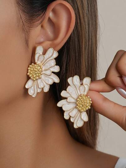 أقراط مطعمة منمّقة على شكل بتلة زهرة من سبيكة معدنية عتيقة مناسبة للاستخدام اليومي للنساء في عيد الحب