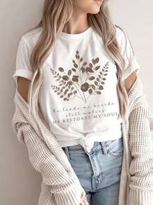 Camiseta He Takes Me Beside the Still Waters, Camiseta para Mujeres Cristianas, Camiseta con Versículo Bíblico Floral, Ropa de Fe en Cristo, Regalo Religioso - Blanco - Ver 2