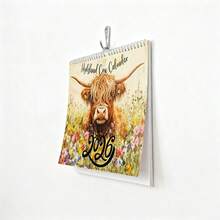 Calendario 2026 della Mucca delle Highlands - Mucca delle Highlands buffa nella vasca da bagno con disegno floreale, pianificatore mensile per ufficio e decorazione domestica, regalo perfetto per Capodanno o Natale, materiale cartaceo, stile a pagine ribaltabili, dimensioni elevate