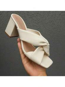 Tamanco Feminino Salto Bloco Grosso palmilha Confortável - SANDÁLIA FEMININA COR PRETA DETALHE MODERNO - Branco - Visão 8
