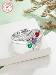 Cette bague de naissance en argent sterling 925 personnalisée, réalisée avec une technologie de gravure laser, peut être personnalisée avec un nom en anglais, affichant un design raffiné et élégant. C'est un accessoire polyvalent et à la mode pour les femmes. Que ce soit pour la fête des mères, la Saint-Valentin, un anniversaire, un anniversaire de mariage, une cérémonie de remise des diplômes ou Noël, c'est un merveilleux cadeau pour les êtres chers ou les mères. - Argent - Voir 5