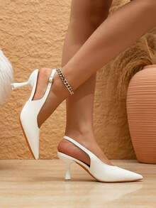 Chaussures à talons hauts de style français pour femmes, de couleur blanche, convenant aux robes, design de mode féerique, unique et élégant, bout pointu, boucle à une sangle, talon fin, chaussures à talons hauts sans dos pour l'été