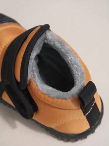 1双幼儿男童黄色中筒雪地靴，带扣，柔软羊毛内衬，圆头，平底，舒适保暖，时尚简约风格，适合冬季户外活动、室内保暖、节日和新年穿着。 - 黃色 - 查看 5