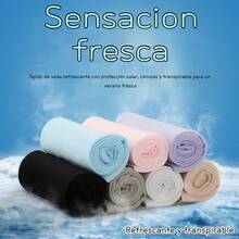 Set de 3 pares de mangas deportivas lisas unisex con protección solar UV, efecto refrescante y alta elasticidad – colores enviados al azar. Diseñadas con tejido transpirable y suave, ofrecen un ajuste cómodo y flexible que se adapta a cualquier tipo de brazo sin apretar. Su material con tecnología de enfriamiento mantiene la piel seca y fresca, reduciendo la temperatura corporal entre 3 °C y 5 °C durante la actividad física o la exposición prolongada al sol. Perfectas para ciclismo, correr, manejar, jugar golf o realizar actividades al aire libre. Cuentan con refuerzo en los bordes, costuras suaves y una textura lisa y elegante que brinda una apariencia moderna y funcional. Ideales para hombres y mujeres que buscan comodidad, estilo y protección en un solo accesorio. - Multicolor - Ver 9