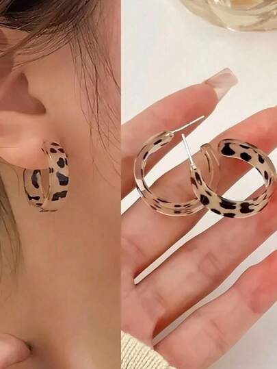 1 对独特的豹纹树脂环状耳环，适合女性日常佩戴