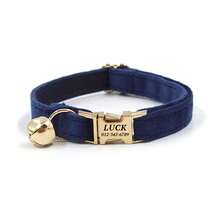 1 chiếc vòng cổ nhung tùy chỉnh cho mèo cưng có chuông và nơ, thích hợp cho các dịp tiệc tùng, quà tặng Lễ Tạ ơn/Giáng sinh cho thú cưng. Trang trí, Khắc, Không gỉ, Phong cách, Thời trang, Nhiều màu sắc, Cổ điển, Dễ thương, Thu gọn, Dễ thương tùy chỉnh, Độc đáo, Tùy chỉnh, Thú cưng được cá nhân hóa cho các ngày kỷ niệm, Sinh nhật, Không khí kỳ nghỉ, Đồ dùng cho thú cưng, Vòng cổ, Dây xích & Dây nịt tùy chỉnh cho thú cưng - xanh đậm - Xem 14