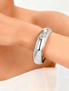 2pcs Fashionable Exaggerated Metal Pattern Bangle Bracelets, Suitable As Gifts For Friends