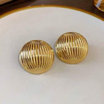 一对夸张的欧美风格金属圆条纹耳钉
