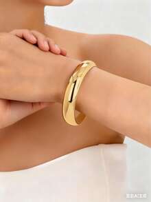2pcs Fashionable Exaggerated Metal Pattern Bangle Bracelets, Suitable As Gifts For Friends
