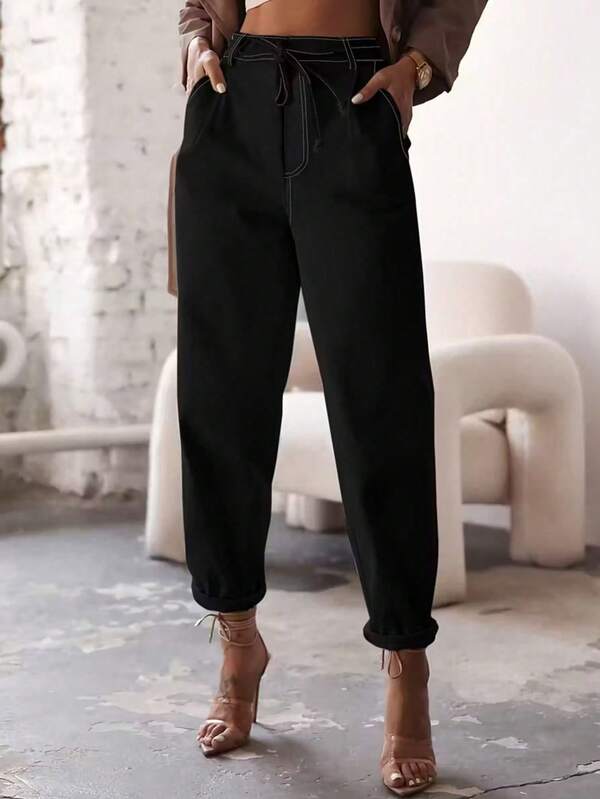 Pantalon droit long en tissu non extensible noir avec détail de cordon de serrage pour le port casual pour femmes