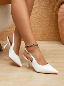 Chaussures à talons hauts de style français pour femmes, de couleur blanche, convenant aux robes, design de mode féerique, unique et élégant, bout pointu, boucle à une sangle, talon fin, chaussures à talons hauts sans dos pour l'été