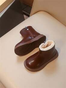 一双棕色保暖切尔西靴，适合幼儿和儿童，柔软舒适的弹性毛绒+PU材质，保暖拉链设计，圆头，软底，简约时尚，男女童皆宜，室内外皆可穿着，秋冬季节适用。 - 棕色 - 查看 4