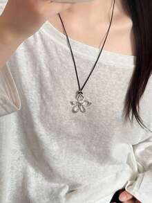 Colier cu pandantiv cu flori goale în stil coreean 2025, nou, accesoriu cu lanț lung pentru pulover, cu aspect de înaltă calitate