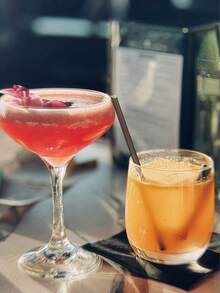 Copas de champán con platillo al estilo británico, vasos de cristal reforzado - Vajilla multiusos para festivales, celebraciones, banquetes y bodas | Opción de regalo ideal - transparente - Ver 7