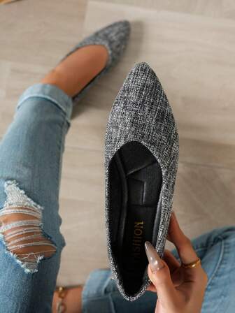2025新款女士平底鞋，时尚尖头设计，舒适防滑女士平底鞋