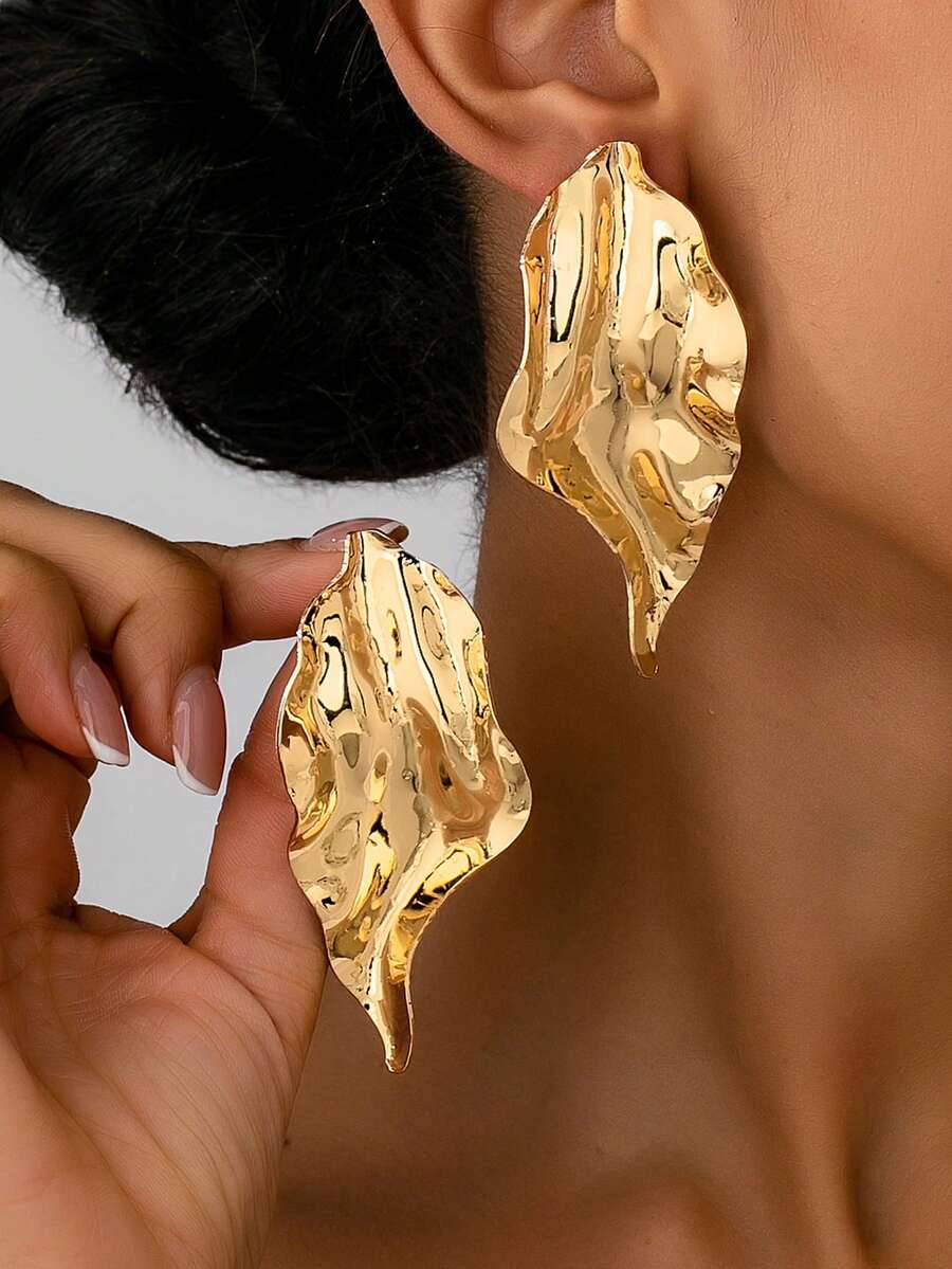 1 Pair Fashionable Pleated Leaf Shaped Stud Earrings, Suitable For Women To Wear On Holidays, Gatherings, And Parties - Yellow Gold - View 1