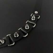 1 Stück Punk-Stil personalisiertes PU-Leder Armband, minimalistischer kantig Hip-Hop Totenkopf Nieten Muster Leder Armband Accessoire