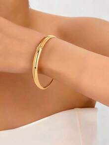 2pcs Fashionable Exaggerated Metal Pattern Bangle Bracelets, Suitable As Gifts For Friends