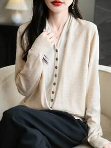 女士V领美利奴羊毛衫，经典复古麻花针织保暖长袖套头衫，适合秋冬季穿着 - 米色 - 查看 5